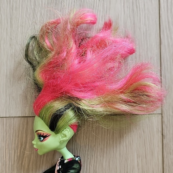 Monster High Venus McFlytrap Gloom And Bloom Doll *flaws***** - Picture 8 of 8